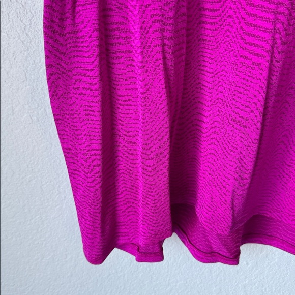 Lululemon Train to Be Seamless Tee - Ripple Wave Purple Highlight/Magenta Purple - Picture 4 of 6